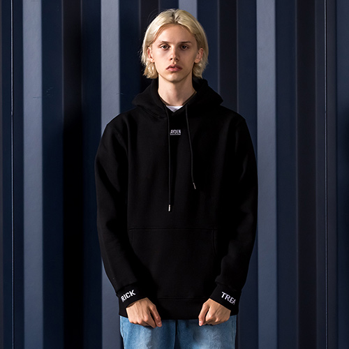 SMALL LOGO PULLOVER HOODIE-BLACK