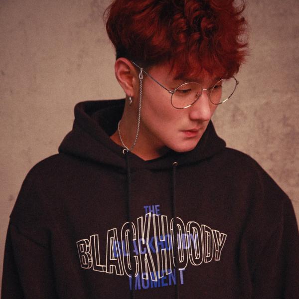 SOLID MOMENT HOODIE BLACK