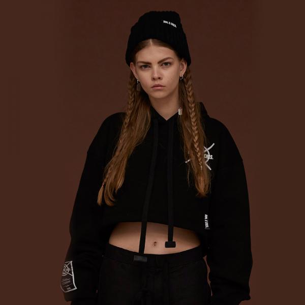 DIM. LABEL CROP HOODIE_BLACK