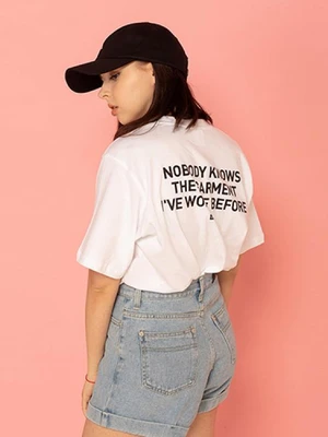NOBODY KNOWS S/S TEE-WHITE
