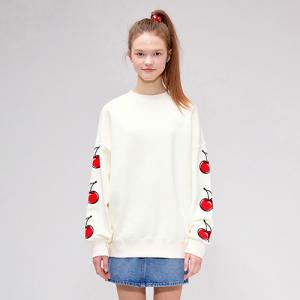 MIDDLE CHERRY SWEATSHIRT IS [IVORY]