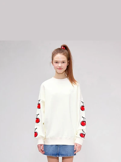 MIDDLE CHERRY SWEATSHIRT IS [IVORY]