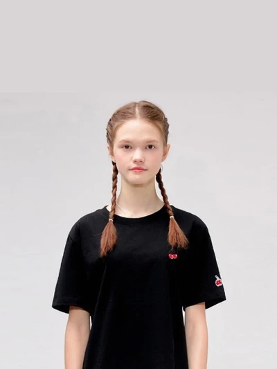 HEART CHERRY T-SHIRTS IS [BLACK]