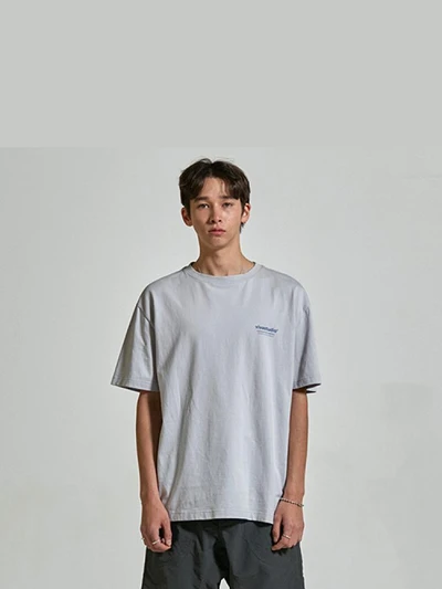 [ISV07] LOCATION LOGO SHORTSLEEVE IS [LIGHT GREY]